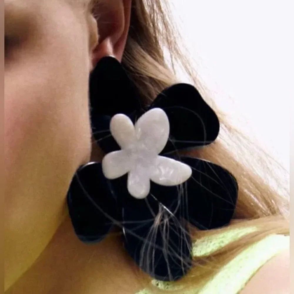 Statement black flower earrings A109